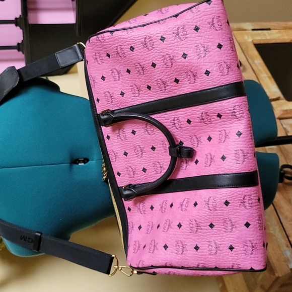 New MCM Pink Visetos Weekender - 18x8 - Picture 8 of 16